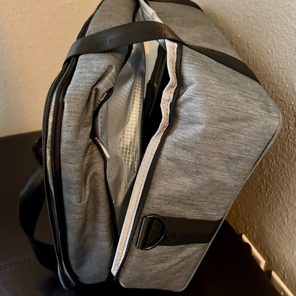 Gray and Black Insulated Casserole Tote - Picture 4 of 8